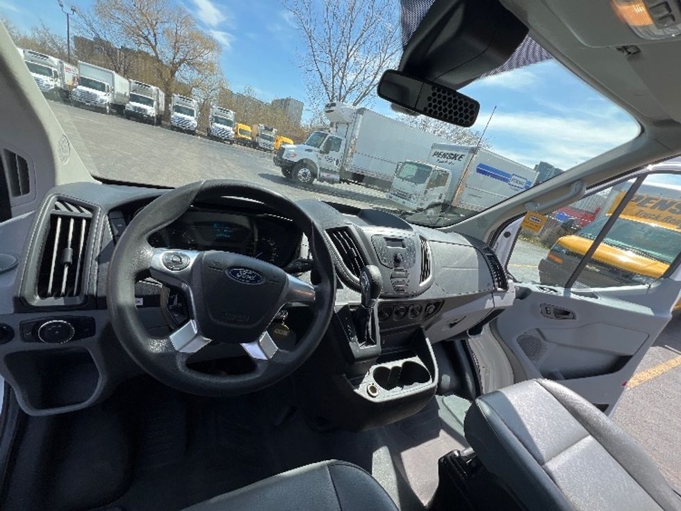 Cargo Van (Panel Van)-Light and Medium Duty Trucks-Ford-2019-Transit 250-Mississauga-ON-155,982\n\t\tkm-$ 43,000 - Image 17