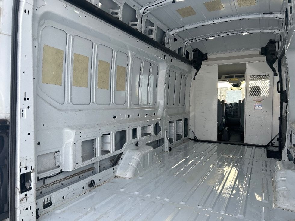 Cargo Van (Panel Van)-Light and Medium Duty Trucks-Ford-2019-Transit 250-Montreal-PQ-221,650\n\t\tkm-$ 34,250 - Image 10