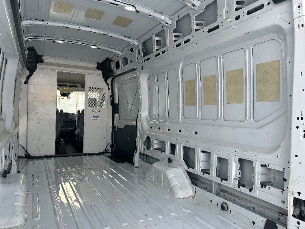 Cargo Van (Panel Van)-Light and Medium Duty Trucks-Ford-2019-Transit 250-Montreal-PQ-221,650\n\t\tkm-$ 34,250 - Image 11