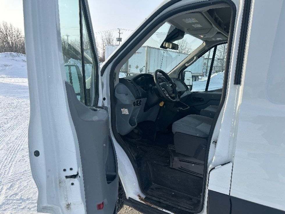 Cargo Van (Panel Van)-Light and Medium Duty Trucks-Ford-2019-Transit 250-Montreal-PQ-221,650\n\t\tkm-$ 34,250 - Image 15