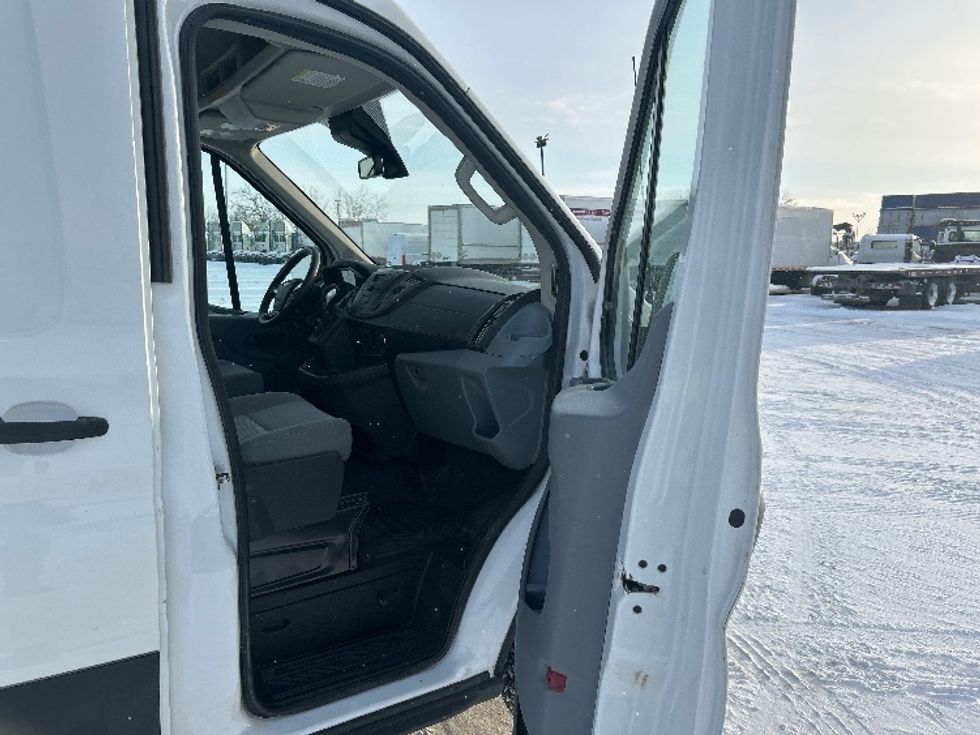 Cargo Van (Panel Van)-Light and Medium Duty Trucks-Ford-2019-Transit 250-Montreal-PQ-221,650\n\t\tkm-$ 34,250 - Image 19