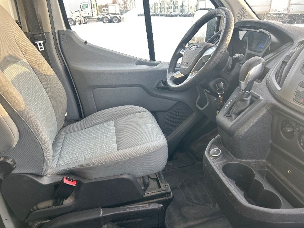 Cargo Van (Panel Van)-Light and Medium Duty Trucks-Ford-2019-Transit 250-Montreal-PQ-221,650\n\t\tkm-$ 34,250 - Image 21