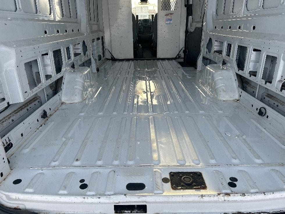 Cargo Van (Panel Van)-Light and Medium Duty Trucks-Ford-2019-Transit 250-Montreal-PQ-221,650\n\t\tkm-$ 34,250 - Image 9