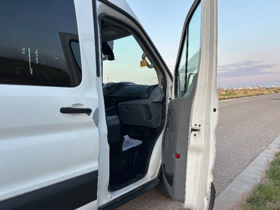 Cargo Van (Panel Van)-Light and Medium Duty Trucks-Ford-2019-Transit 250-Odessa-TX-178,340\n\t\tmiles-$ 28,000 - Image 17