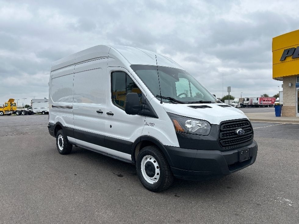 Cargo Van (Panel Van)-Light and Medium Duty Trucks-Ford-2019-Transit 250-Oklahoma City-OK-77,625\n\t\tmiles-$ 32,750 - Image 1