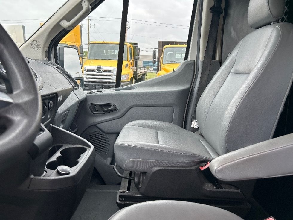 Cargo Van (Panel Van)-Light and Medium Duty Trucks-Ford-2019-Transit 250-Oklahoma City-OK-77,625\n\t\tmiles-$ 32,750 - Image 16
