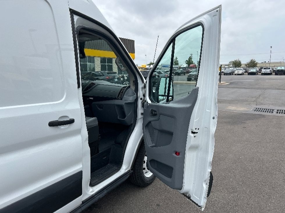 Cargo Van (Panel Van)-Light and Medium Duty Trucks-Ford-2019-Transit 250-Oklahoma City-OK-77,625\n\t\tmiles-$ 32,750 - Image 17