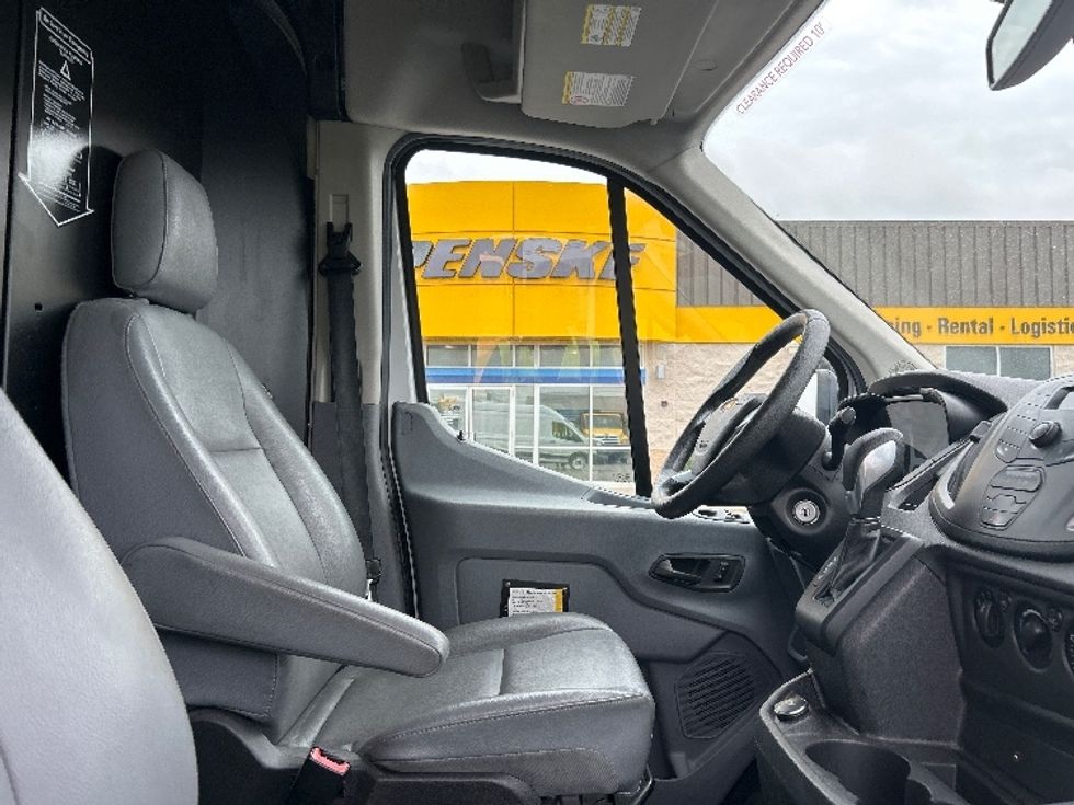 Cargo Van (Panel Van)-Light and Medium Duty Trucks-Ford-2019-Transit 250-Oklahoma City-OK-77,625\n\t\tmiles-$ 32,750 - Image 19