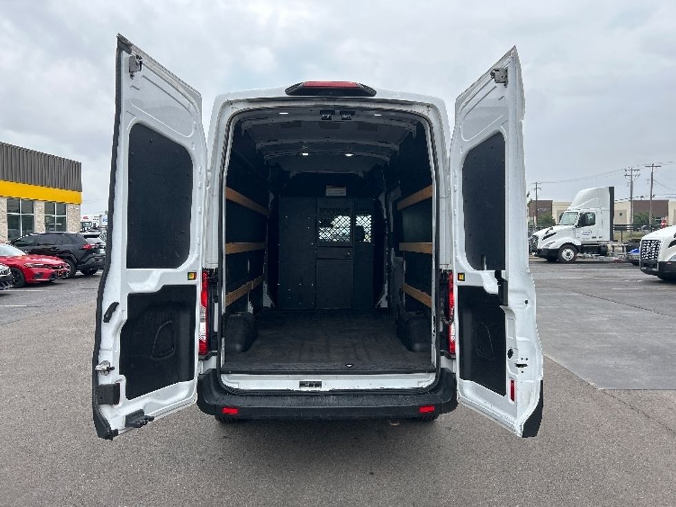 Cargo Van (Panel Van)-Light and Medium Duty Trucks-Ford-2019-Transit 250-Oklahoma City-OK-77,625\n\t\tmiles-$ 32,750 - Image 7