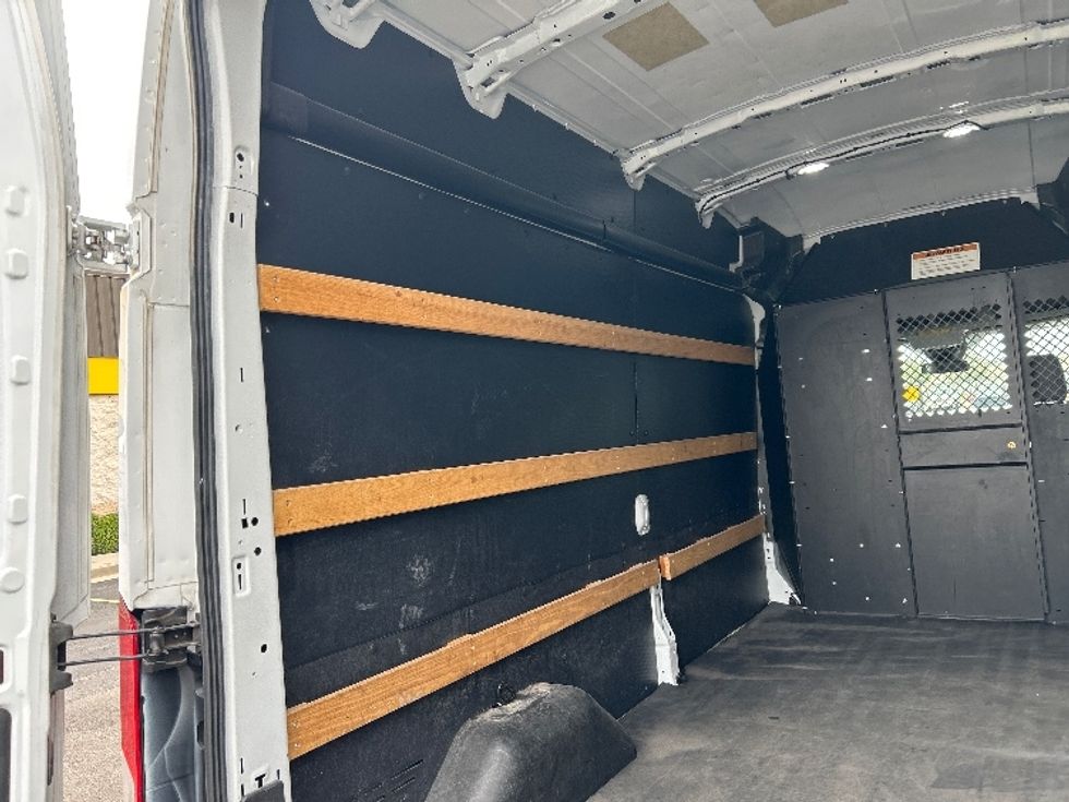 Cargo Van (Panel Van)-Light and Medium Duty Trucks-Ford-2019-Transit 250-Oklahoma City-OK-77,625\n\t\tmiles-$ 32,750 - Image 9
