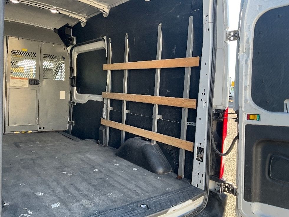 Cargo Van (Panel Van)-Light and Medium Duty Trucks-Ford-2019-Transit 250-Ottawa-ON-100,487\n\t\tkm-$ 49,000 - Image 10