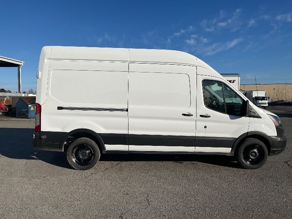 Cargo Van (Panel Van)-Light and Medium Duty Trucks-Ford-2019-Transit 250-Ottawa-ON-100,487\n\t\tkm-$ 49,000 - Image 12