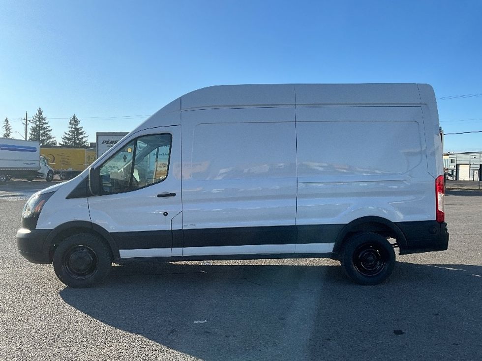 Cargo Van (Panel Van)-Light and Medium Duty Trucks-Ford-2019-Transit 250-Ottawa-ON-100,487\n\t\tkm-$ 49,000 - Image 4