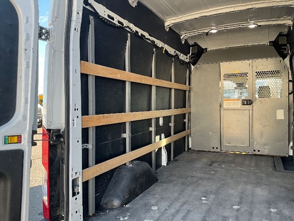 Cargo Van (Panel Van)-Light and Medium Duty Trucks-Ford-2019-Transit 250-Ottawa-ON-100,487\n\t\tkm-$ 49,000 - Image 9