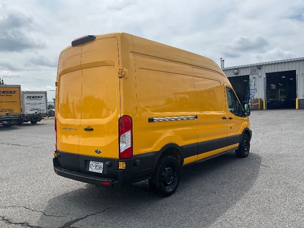 Cargo Van (Panel Van)-Light and Medium Duty Trucks-Ford-2019-Transit 250-Ottawa-ON-152,384\n\t\tkm-$ 32,000 - Image 12