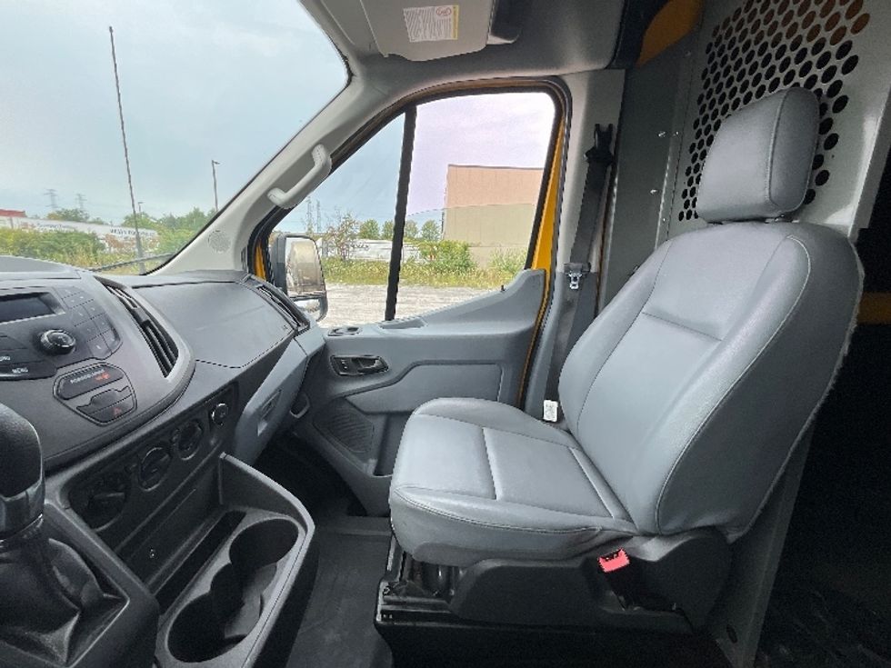 Cargo Van (Panel Van)-Light and Medium Duty Trucks-Ford-2019-Transit 250-Ottawa-ON-152,384\n\t\tkm-$ 32,000 - Image 18