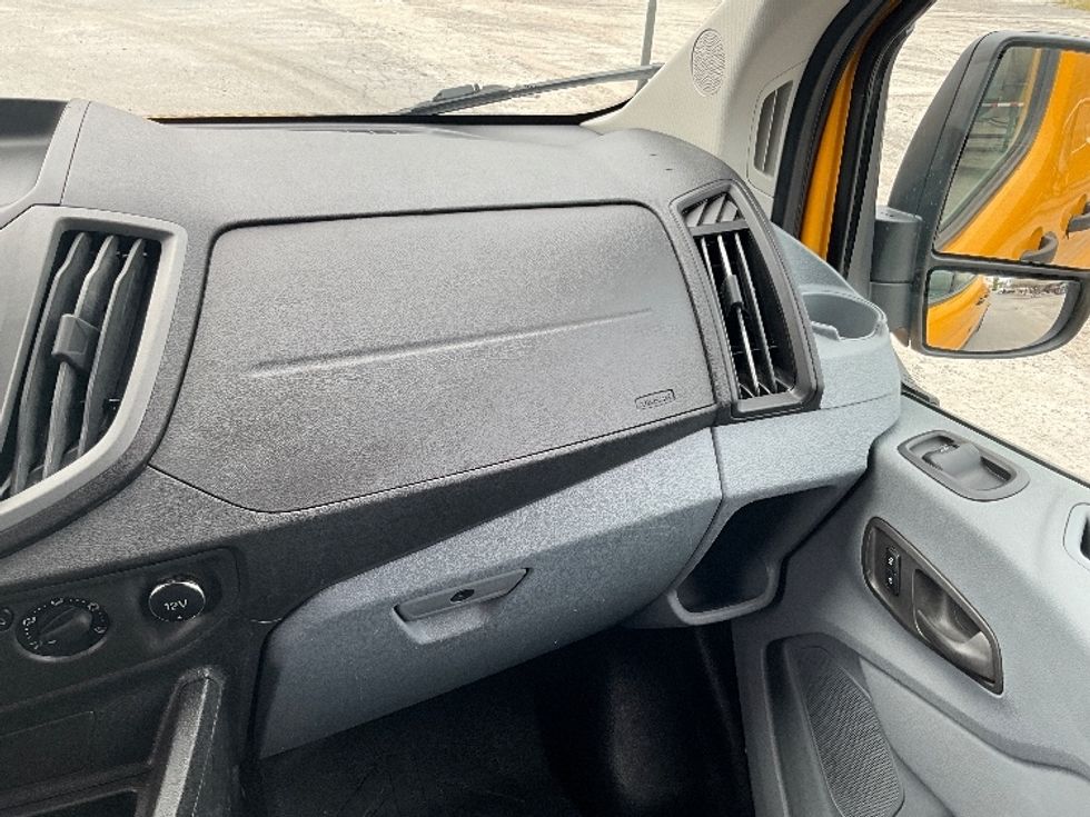 Cargo Van (Panel Van)-Light and Medium Duty Trucks-Ford-2019-Transit 250-Ottawa-ON-152,384\n\t\tkm-$ 32,000 - Image 20