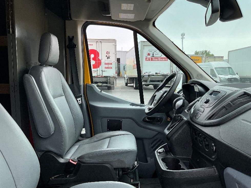 Cargo Van (Panel Van)-Light and Medium Duty Trucks-Ford-2019-Transit 250-Ottawa-ON-152,384\n\t\tkm-$ 32,000 - Image 21