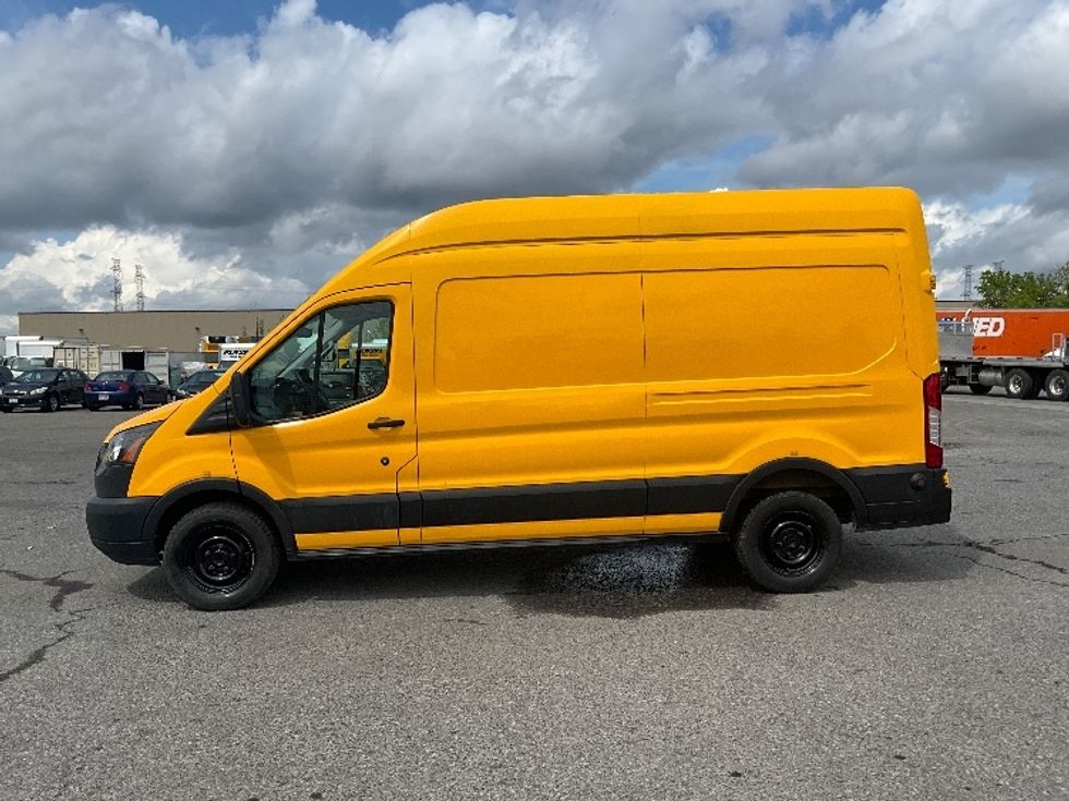 Cargo Van (Panel Van)-Light and Medium Duty Trucks-Ford-2019-Transit 250-Ottawa-ON-152,384\n\t\tkm-$ 32,000 - Image 4