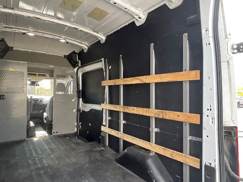 Cargo Van (Panel Van)-Light and Medium Duty Trucks-Ford-2019-Transit 250-Ottawa-ON-205,470\n\t\tkm-$ 38,000 - Image 12