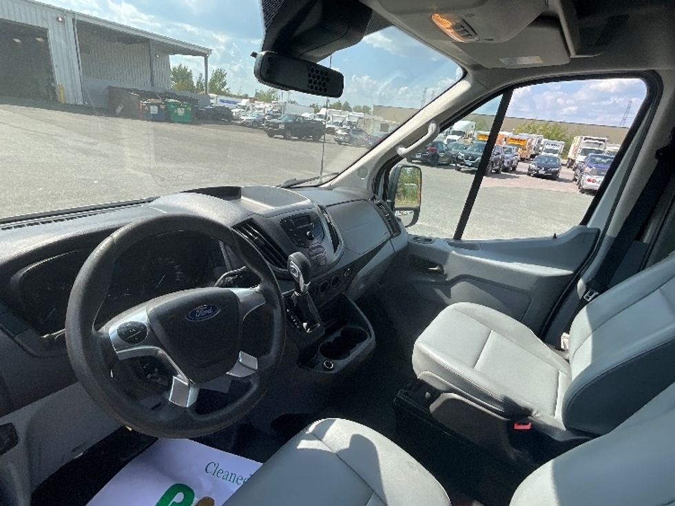 Cargo Van (Panel Van)-Light and Medium Duty Trucks-Ford-2019-Transit 250-Ottawa-ON-205,470\n\t\tkm-$ 38,000 - Image 17