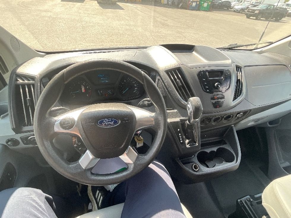 Cargo Van (Panel Van)-Light and Medium Duty Trucks-Ford-2019-Transit 250-Ottawa-ON-205,470\n\t\tkm-$ 38,000 - Image 18