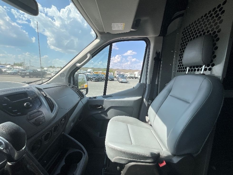 Cargo Van (Panel Van)-Light and Medium Duty Trucks-Ford-2019-Transit 250-Ottawa-ON-205,470\n\t\tkm-$ 38,000 - Image 19