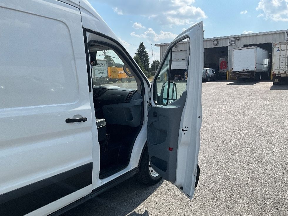 Cargo Van (Panel Van)-Light and Medium Duty Trucks-Ford-2019-Transit 250-Ottawa-ON-205,470\n\t\tkm-$ 38,000 - Image 20