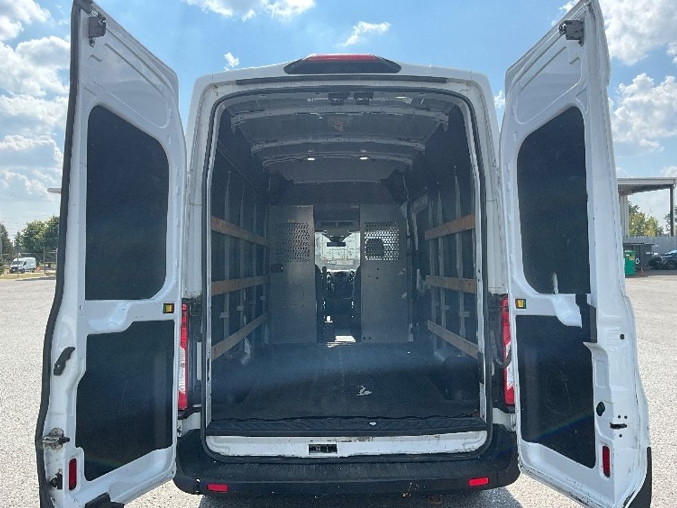 Cargo Van (Panel Van)-Light and Medium Duty Trucks-Ford-2019-Transit 250-Ottawa-ON-205,470\n\t\tkm-$ 38,000 - Image 9