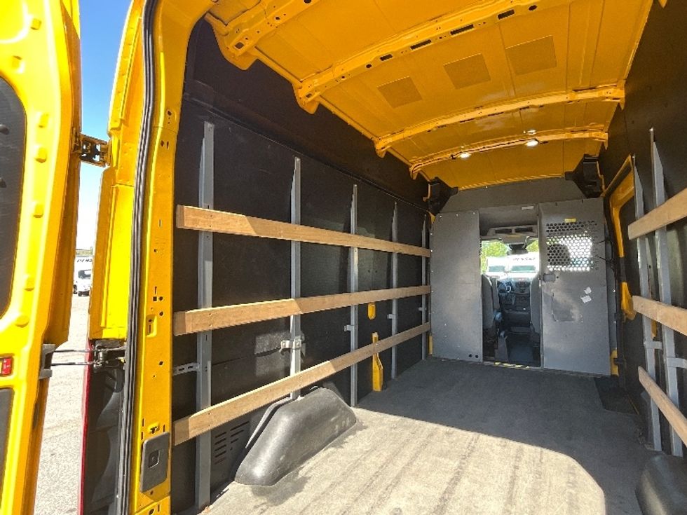 Cargo Van (Panel Van)-Light and Medium Duty Trucks-Ford-2019-Transit 250-Ottawa-ON-214,286\n\t\tkm-$ 34,000 - Image 11