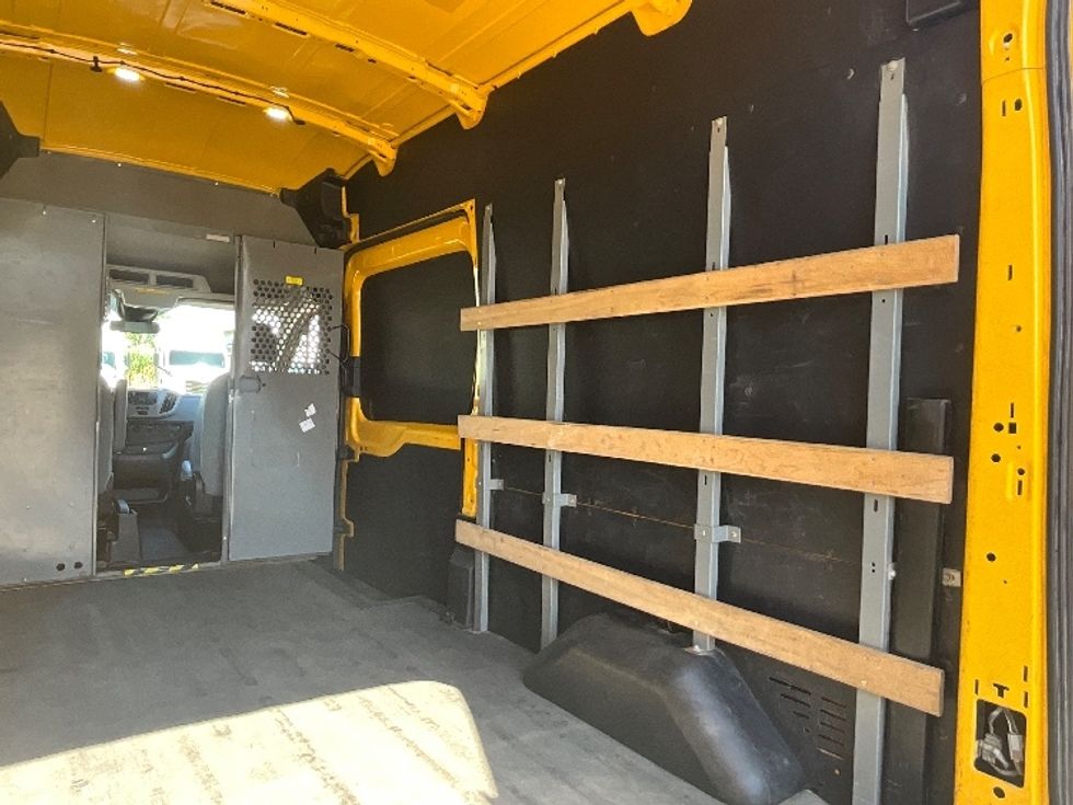 Cargo Van (Panel Van)-Light and Medium Duty Trucks-Ford-2019-Transit 250-Ottawa-ON-214,286\n\t\tkm-$ 34,000 - Image 12