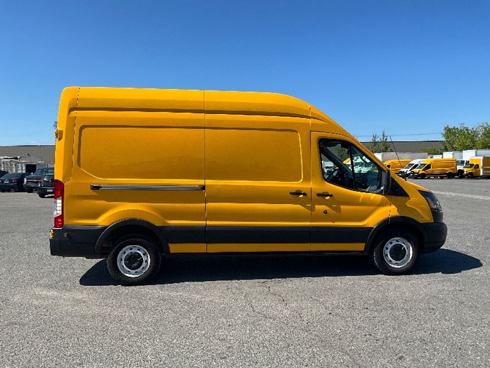Cargo Van (Panel Van)-Light and Medium Duty Trucks-Ford-2019-Transit 250-Ottawa-ON-214,286\n\t\tkm-$ 34,000 - Image 15