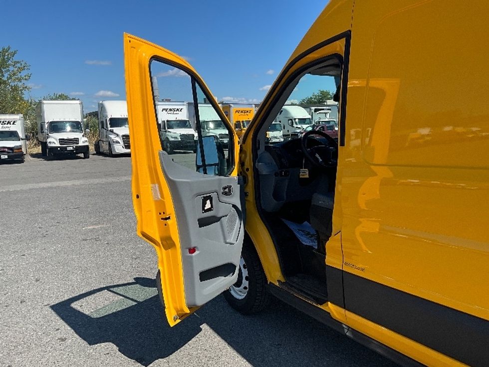 Cargo Van (Panel Van)-Light and Medium Duty Trucks-Ford-2019-Transit 250-Ottawa-ON-214,286\n\t\tkm-$ 34,000 - Image 16