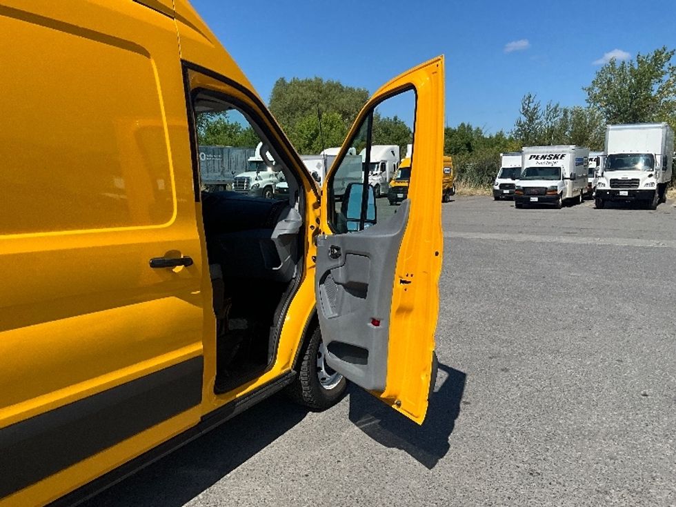 Cargo Van (Panel Van)-Light and Medium Duty Trucks-Ford-2019-Transit 250-Ottawa-ON-214,286\n\t\tkm-$ 34,000 - Image 20