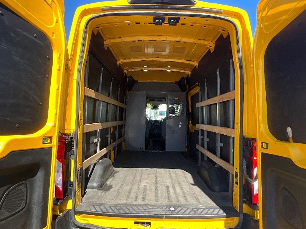 Cargo Van (Panel Van)-Light and Medium Duty Trucks-Ford-2019-Transit 250-Ottawa-ON-214,286\n\t\tkm-$ 34,000 - Image 8