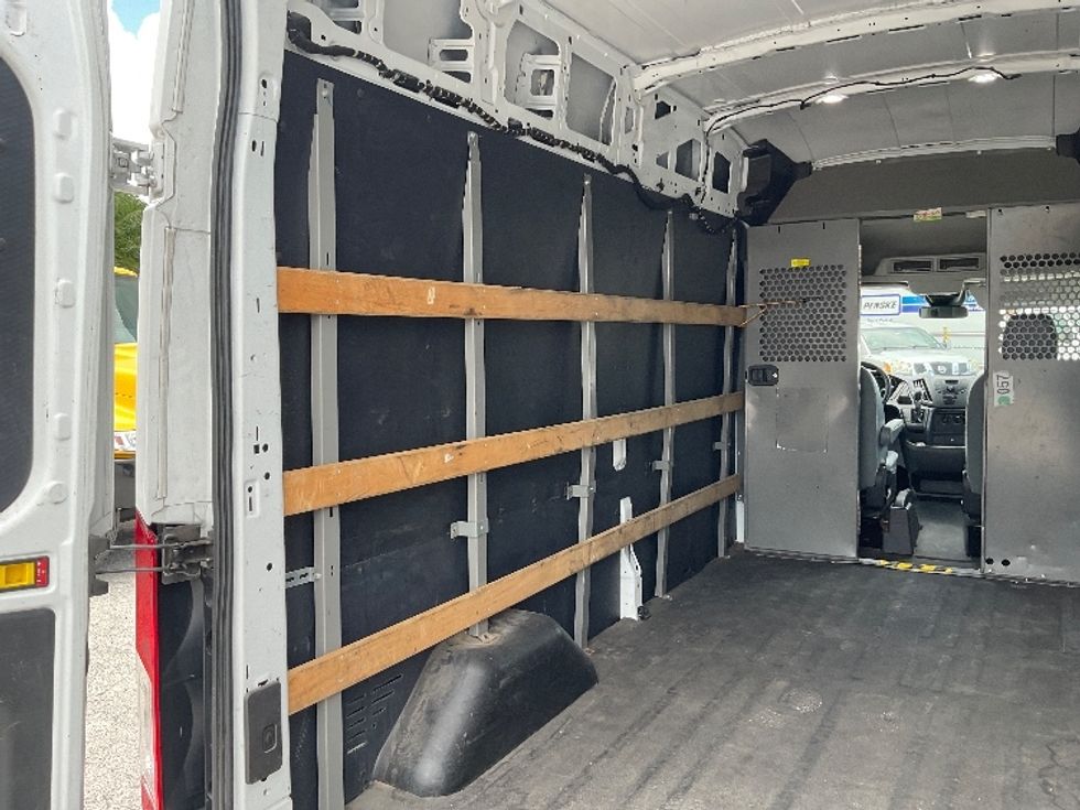 Cargo Van (Panel Van)-Light and Medium Duty Trucks-Ford-2019-Transit 250-Saint Petersburg-FL-117,397\n\t\tmiles-$ 31,000 - Image 10