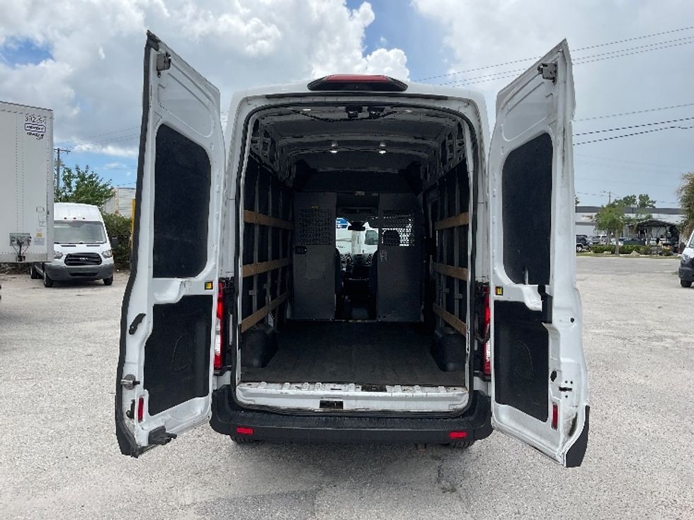 Cargo Van (Panel Van)-Light and Medium Duty Trucks-Ford-2019-Transit 250-Saint Petersburg-FL-117,397\n\t\tmiles-$ 31,000 - Image 8