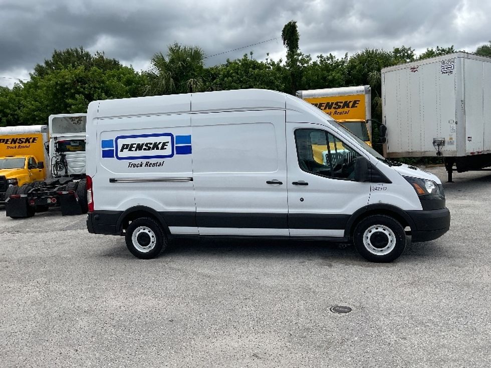 Cargo Van (Panel Van)-Light and Medium Duty Trucks-Ford-2019-Transit 250-Saint Petersburg-FL-117,397\n\t\tmiles-$ 31,000 - Image 14