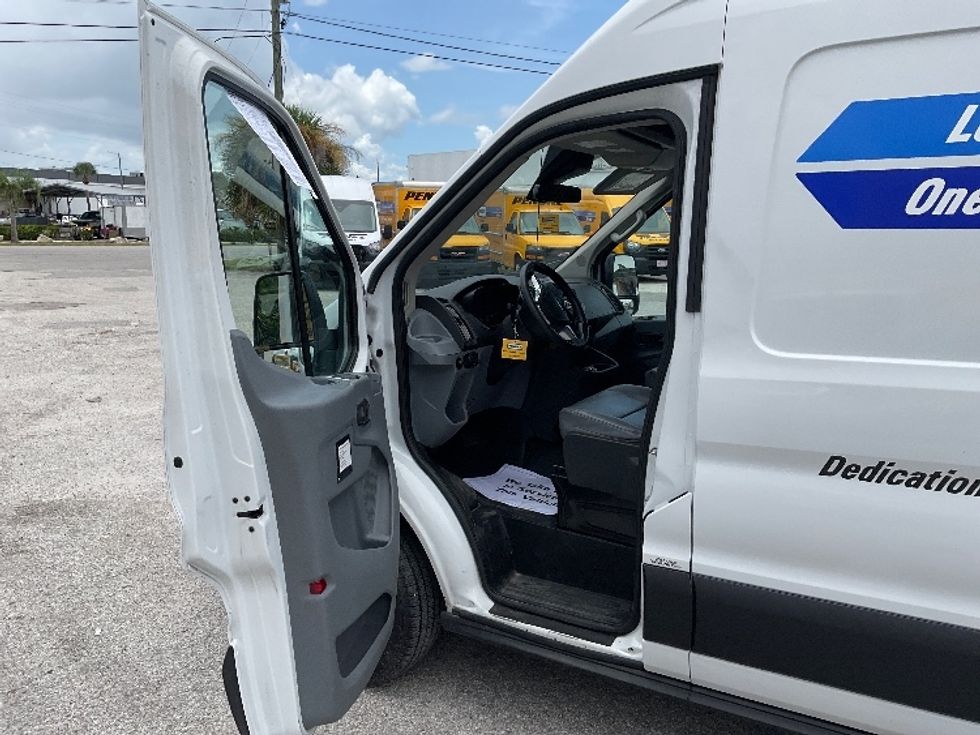 Cargo Van (Panel Van)-Light and Medium Duty Trucks-Ford-2019-Transit 250-Saint Petersburg-FL-117,397\n\t\tmiles-$ 31,000 - Image 15