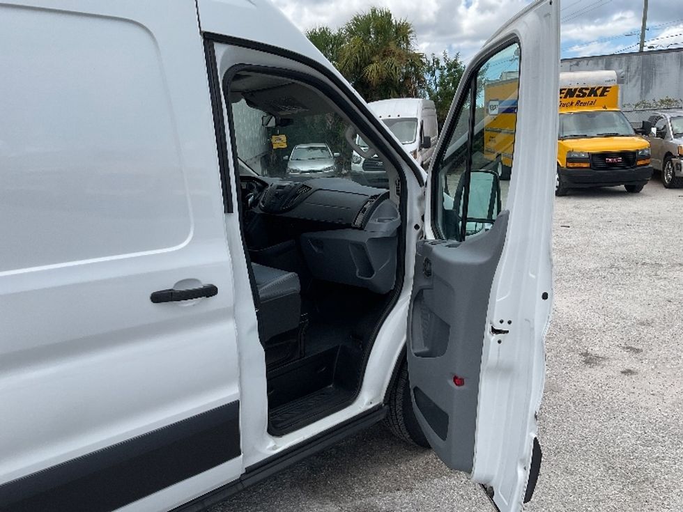Cargo Van (Panel Van)-Light and Medium Duty Trucks-Ford-2019-Transit 250-Saint Petersburg-FL-117,397\n\t\tmiles-$ 31,000 - Image 19