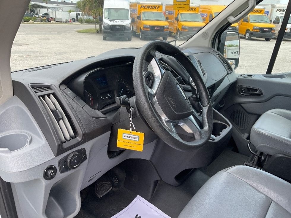 Cargo Van (Panel Van)-Light and Medium Duty Trucks-Ford-2019-Transit 250-Saint Petersburg-FL-117,397\n\t\tmiles-$ 31,000 - Image 16