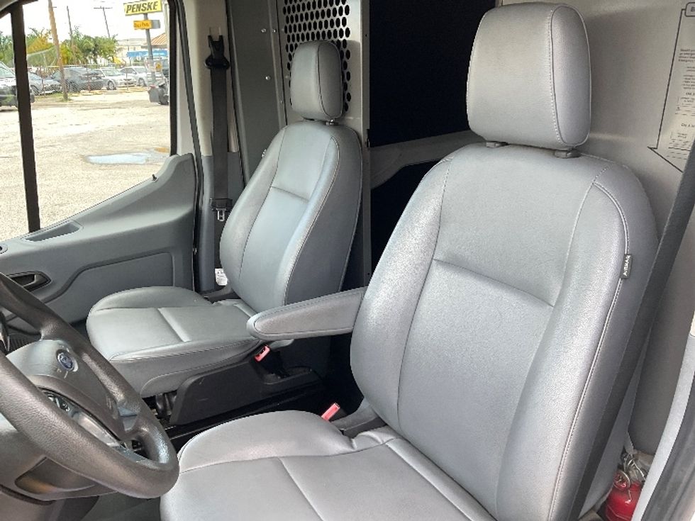 Cargo Van (Panel Van)-Light and Medium Duty Trucks-Ford-2019-Transit 250-Saint Petersburg-FL-117,397\n\t\tmiles-$ 31,000 - Image 18