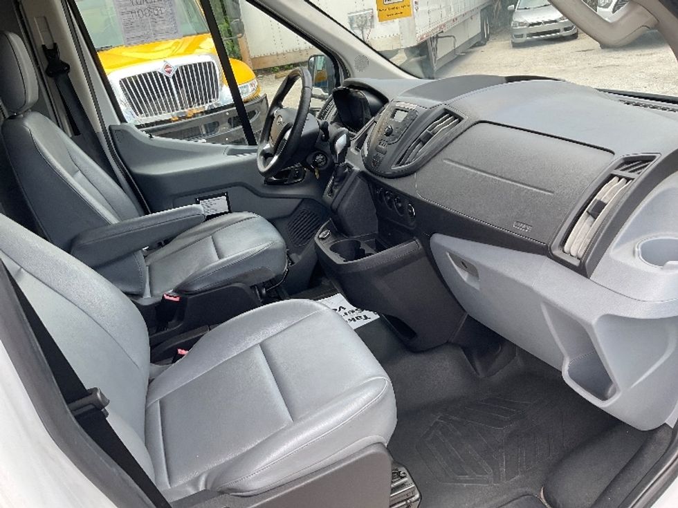 Cargo Van (Panel Van)-Light and Medium Duty Trucks-Ford-2019-Transit 250-Saint Petersburg-FL-117,397\n\t\tmiles-$ 31,000 - Image 21