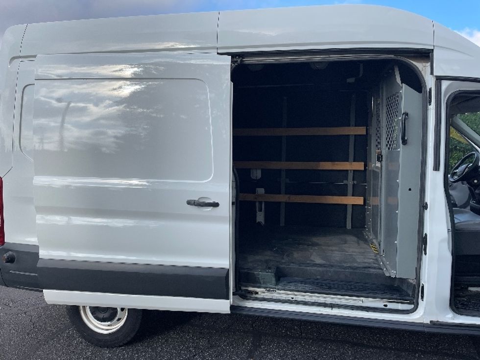 Cargo Van (Panel Van)-Light and Medium Duty Trucks-Ford-2019-Transit 250-Spartanburg-SC-103,772\n\t\tmiles-$ 34,000 - Image 25