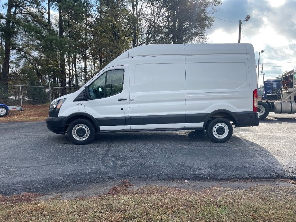 Cargo Van (Panel Van)-Light and Medium Duty Trucks-Ford-2019-Transit 250-Spartanburg-SC-103,772\n\t\tmiles-$ 34,000 - Image 4