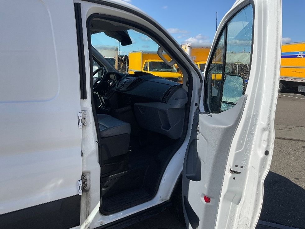 Cargo Van (Panel Van)-Light and Medium Duty Trucks-Ford-2019-Transit 250-Tacoma-WA-80,365\n\t\tmiles-$ 26,750 - Image 19