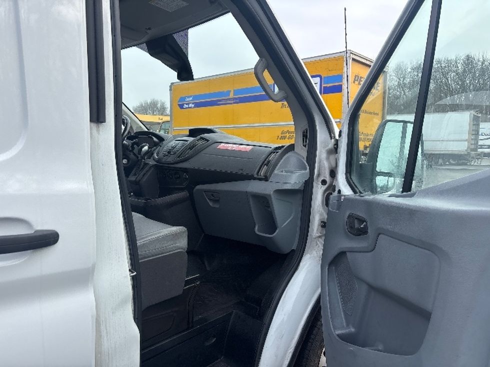 Cargo Van (Panel Van)-Light and Medium Duty Trucks-Ford-2019-Transit 350-Burlington-NJ-208,301\n\t\tmiles-$ 22,250 - Image 17