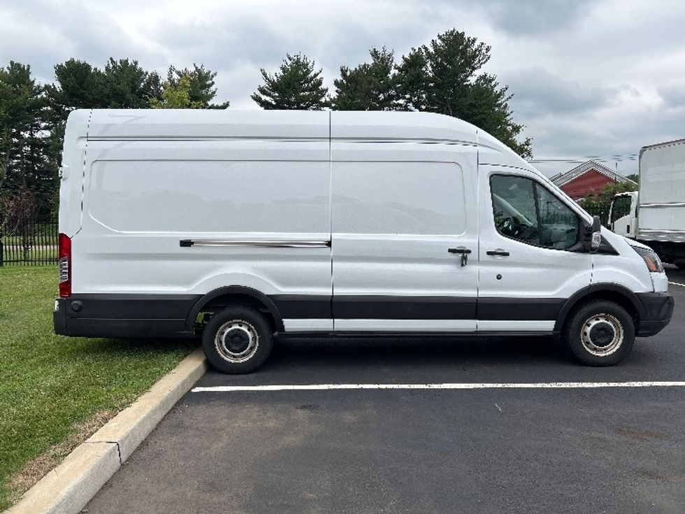 Cargo Van (Panel Van)-Light and Medium Duty Trucks-Ford-2019-Transit 350-Cranbury-NJ-69,609\n\t\tmiles-$ 31,250 - Image 12