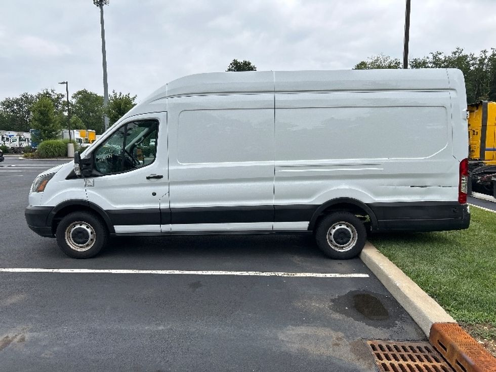 Cargo Van (Panel Van)-Light and Medium Duty Trucks-Ford-2019-Transit 350-Cranbury-NJ-69,609\n\t\tmiles-$ 31,250 - Image 4