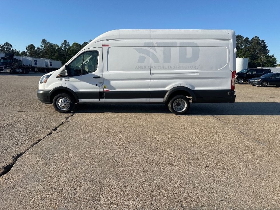 Cargo Van (Panel Van)-Light and Medium Duty Trucks-Ford-2019-Transit 350-Hammond-LA-204,380\n\t\tmiles-$ 23,000 - Image 4